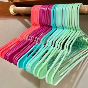 36 Plastic Hangers